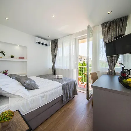 Sunrise View Balcony Apartment Split Exterior photo