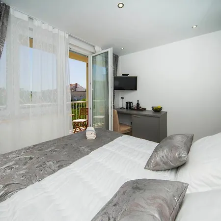 Sunrise View Balcony Apartment Split Exterior photo